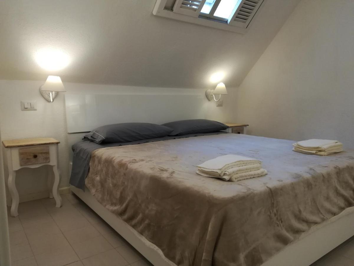 Santa Margherita Di Pula, Calaverde, Deliziosa Villetta 100 Metri Dal Mare Kültér fotó